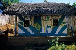 Bamboo;-Comoros-Archipelago;-Fence;-France;-Hut;-Indian-Ocean;-Kaleidos;-Kaleidos-images;-La-parole-à-limage;-Laurent-Abad;-Mayotte;-Painted-façade;-Stories-Pictures;-Thatched-roof;-Traditional-architecture